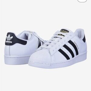 LIKE NEW Adidas Superstar sneakers